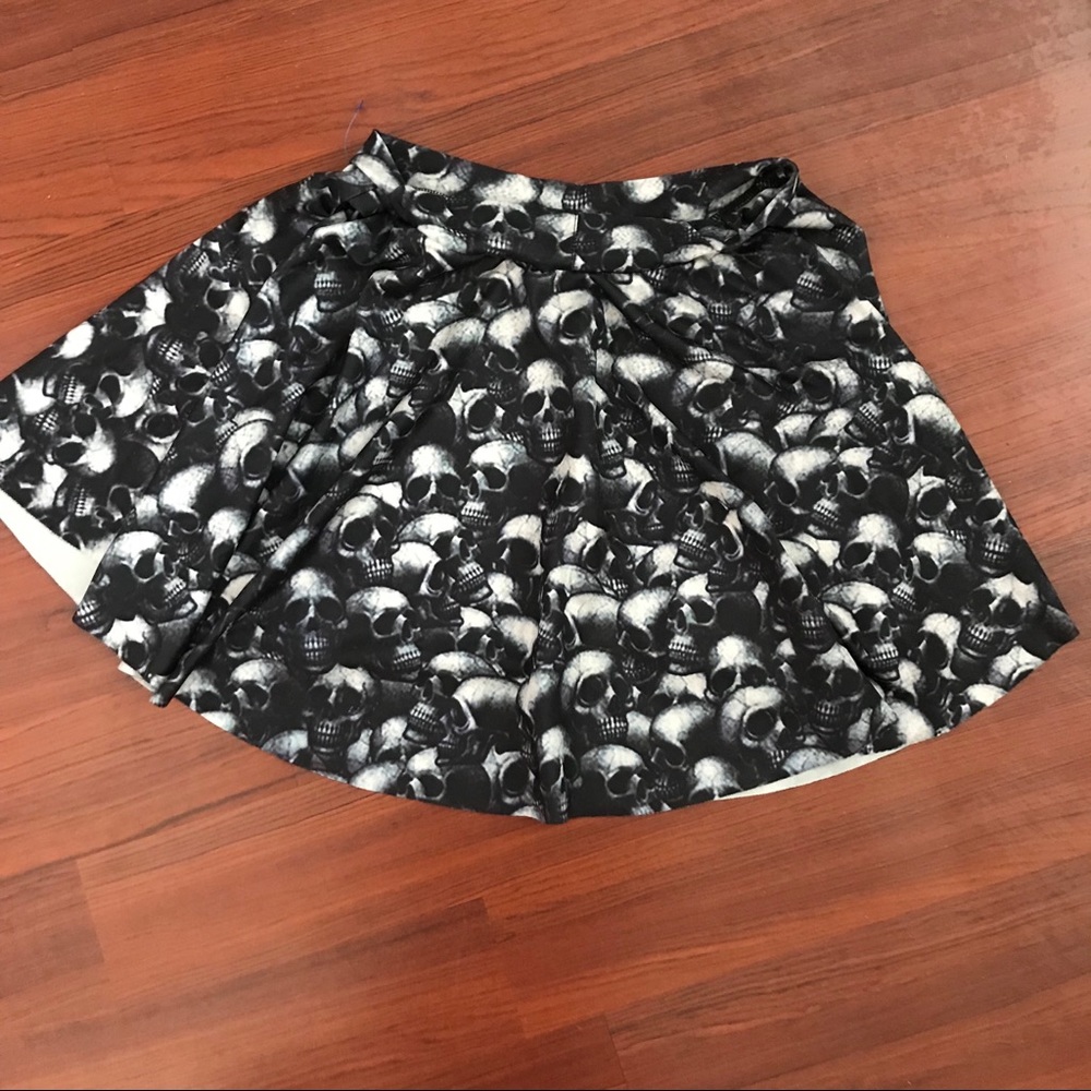 Skull print skirt